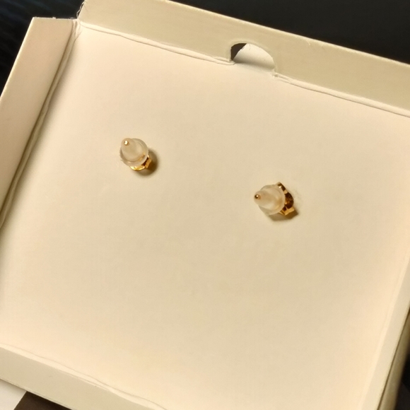 10k 🥰😋🥰Solid Yellow Gold Ball Earrings - Picture 3 of 5